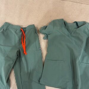 Matching Figs set: technical collection